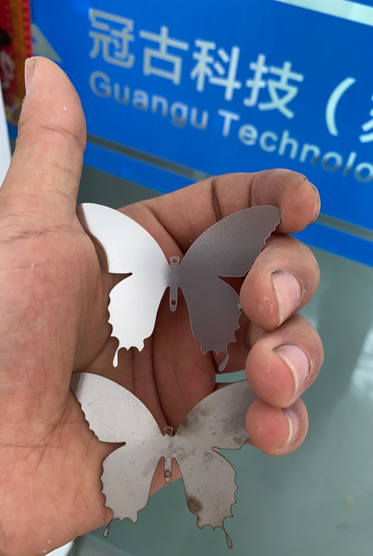 Лазерная резка удаляется